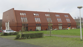 851440 Gezicht op het gebouw met creatieve bedrijven (Emmy van Lokhorststraat 42-60), in de wijk Leidsche Rijn te Utrecht.